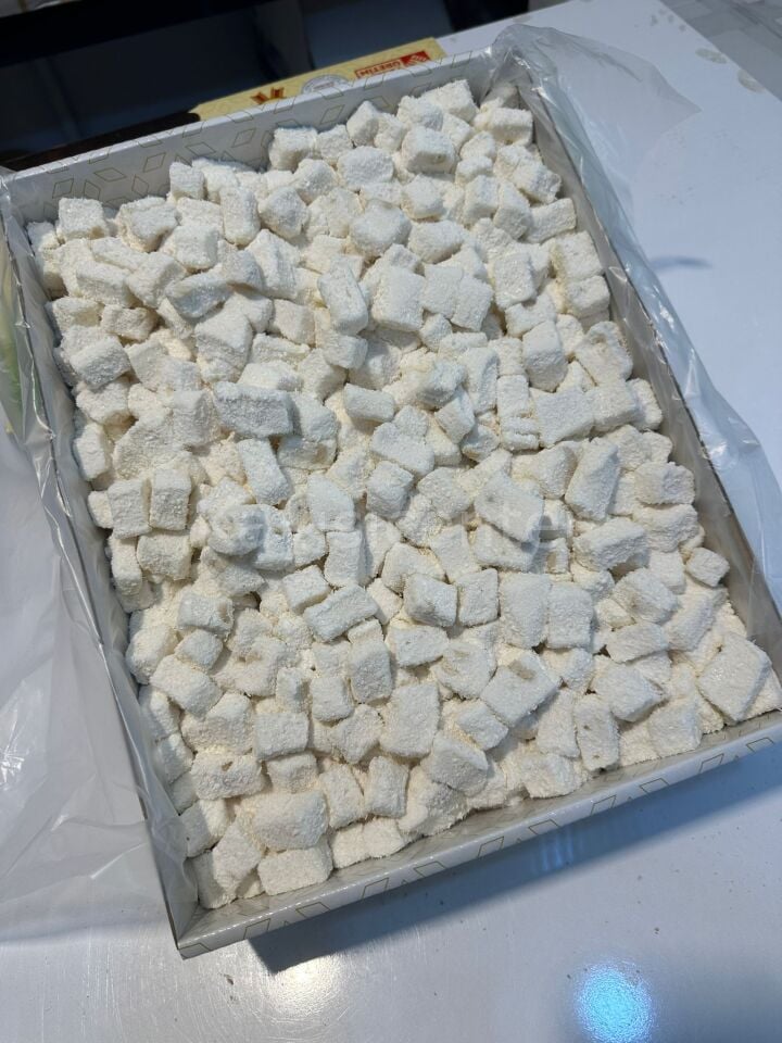 Toptan Çifte Kavrulmuş Yer Fıstıklı Sütlü Lokum 10 Kg
