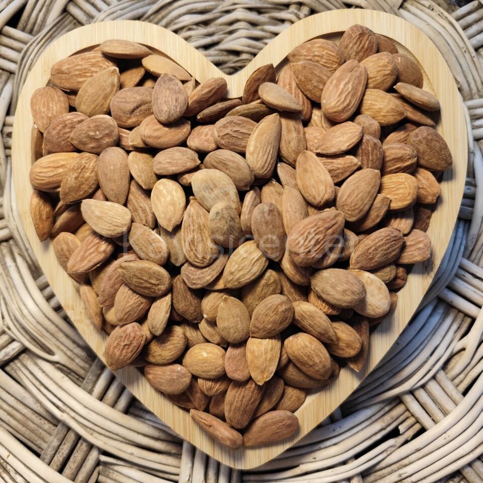 Toptan Yerli Taş Badem içi  10 Kg