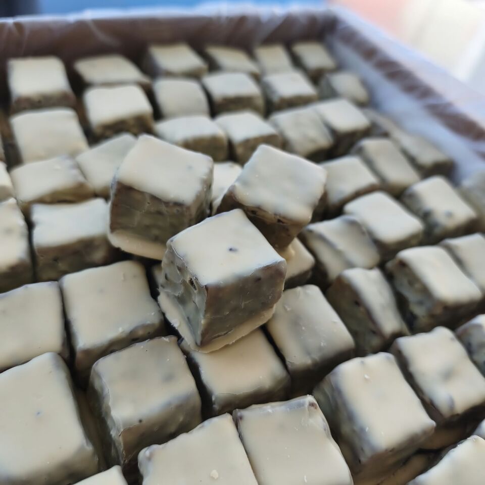 Toptan Beyaz Çikolata Kaplı Kayısı Lokumu 10Kg