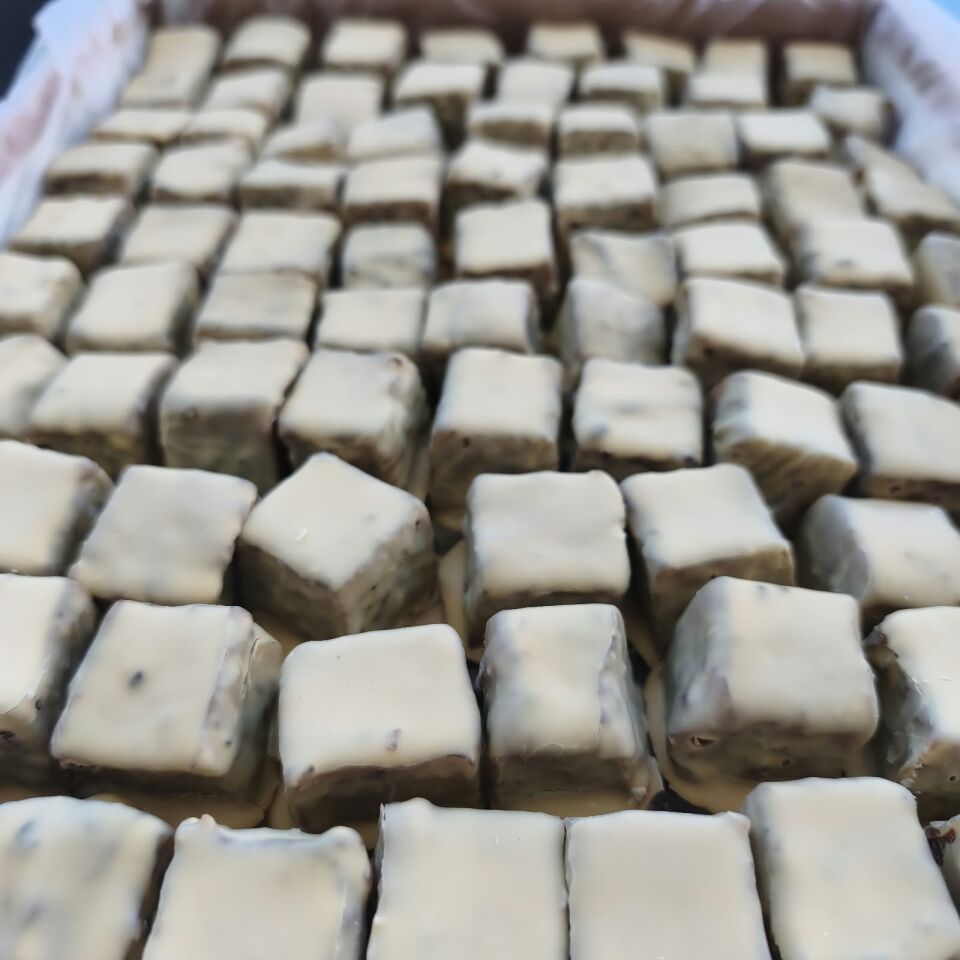 Toptan Beyaz Çikolata Kaplı Kayısı Lokumu 10Kg