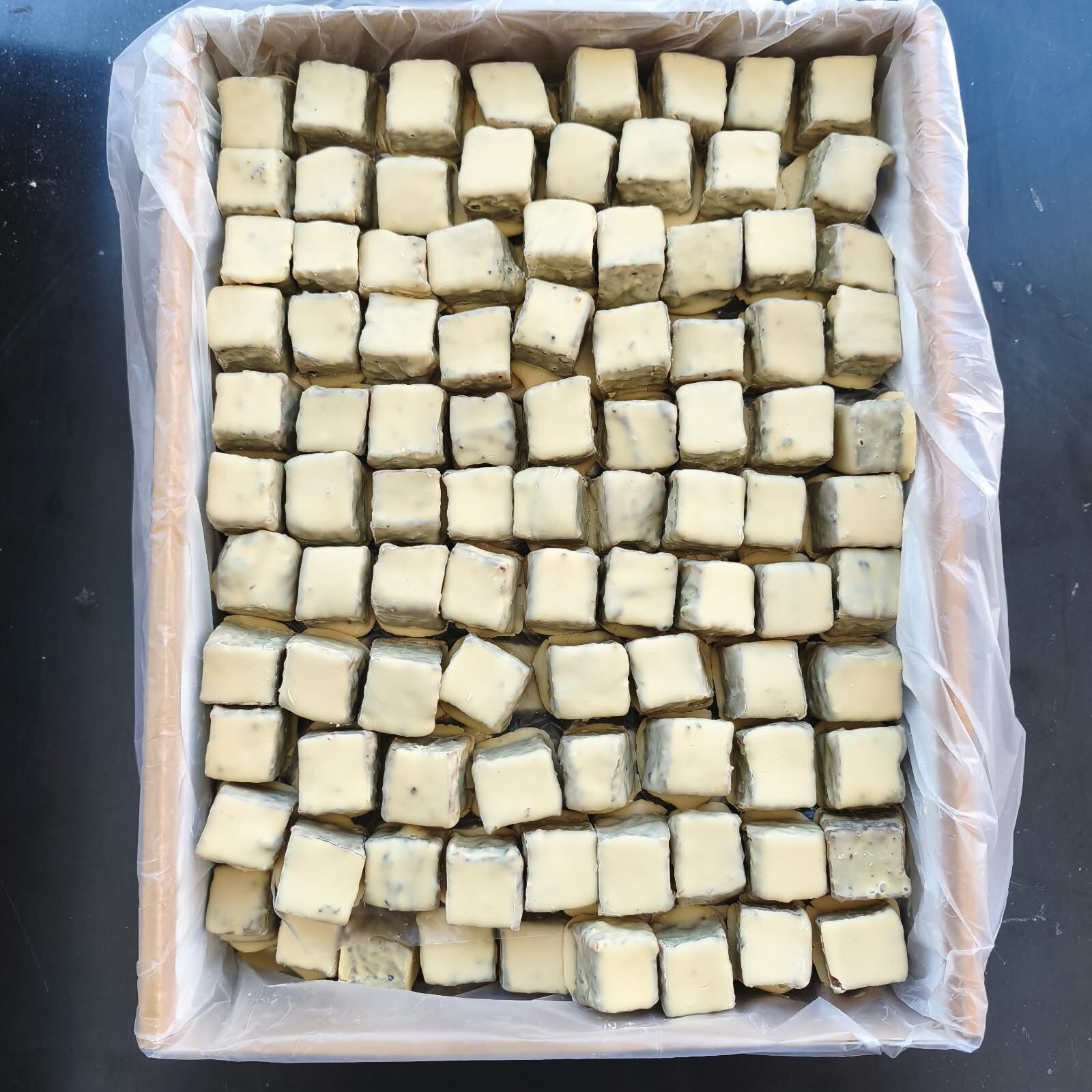 Toptan Beyaz Çikolata Kaplı Kayısı Lokumu 10Kg